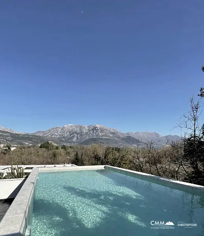 Charming Villa with boutique apartments in Tivat